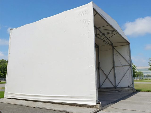 Sostituzione del telo per capannoni mobili industriali
